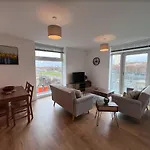 Stylish Newly Decorated 2 Bed