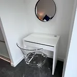 Stylish Newly Decorated 2 Bed