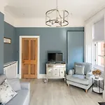 Boutique West End Apartment - \'The Nook\'