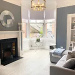 Boutique West End Apartment - \'The Nook\'
