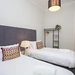 Lovely Flat In Ideal Location