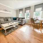 Central Two Bedroom, Free Private Parking