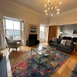 Principal Apartments - Crown Circus Duplex Apartment