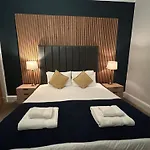 Principal Apartments - Crown Circus Duplex Apartment