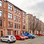 Stunning Ground Floor Flat In Southside.
