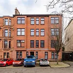 Stunning Ground Floor Flat In Southside.