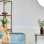 Modern 2 Bed Flat With Free Parking