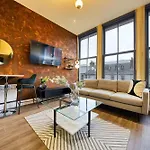 Cozy Central Station 1 Bed Apartment B8