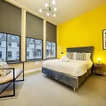 Large Central Station 2 Bed Apartment A2