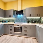 Large Central Station 2 Bed Apartment A2