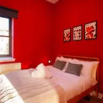 Glasgow Green Getaway With Free Parking