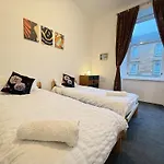2 Bed Flat - Street Parking