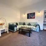 2 Bed Flat - Street Parking