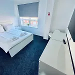 Modern 2 Bedroom Apartment Near City Centre