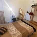 Flat In Glasgow Close To All Local Amenities