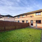 Stylish 2-Bed Apartment With Private Driveway