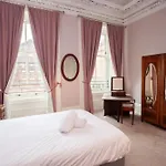 Spacious 4-Bedroom Retreat In Glasgow City