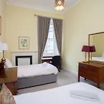 Spacious 4-Bedroom Retreat In Glasgow City