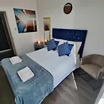 2 Bedroom Apartment By City Living Scotland