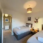 Chic & Cozy 2-Bed Flat In Glasgow - Free Parking