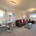 Chic & Cozy 2-Bed Flat In Glasgow - Free Parking