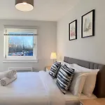 Chic & Cozy 2-Bed Flat In Glasgow - Free Parking