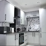 Newly Refurbished 2 Bed !