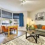 Spacious 4 Bedroom Apt Near West End Glasgow