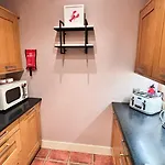 Glasgow City - Stylish 2 Bed In Unique Ibrox Location Nearby Subway And Free Parking