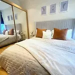 Glasgow City - Stylish 2 Bed In Unique Ibrox Location Nearby Subway And Free Parking
