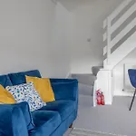 Glasgow, 2 Bed House With Parking