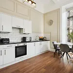 Elegant 2 Bed Blythswood Apartment