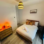 Modern Flat In Glasgow City Free Parking & Wifi