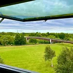 Private Bedroom & Bathroom With Amazing View In Quirky Townhouse