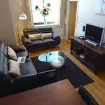 Terracotta - Glasgow City Centre Apartment