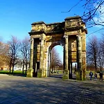 Terracotta - Glasgow City Centre Apartment