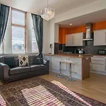 Stunning 2 Bed Flat In The Heart Of Merchant City