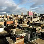 Stunning 2 Bed Flat In The Heart Of Merchant City
