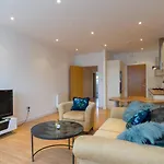 2 Bedroom Luxury Apartment In Glasgow West End