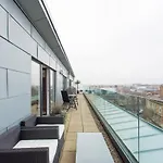Altido Luxury Penthouse With Balcony Minutes From Secchydro