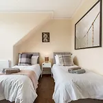 Lomond Serviced Apartments- Hydro House