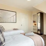 Lomond Serviced Apartments- Hydro House