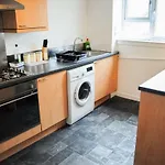2 Bedroom Dennistoun Apartment With A Balcony