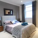 West End -Stunning, 2 Bedroom, Main Door Flat With Private Parking