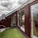 Luxury 2Bd Penthouse, Private Lift & Swimming Pool