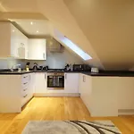 Modern, Cosy Apartment In Bearsden With Private Parking