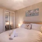 Sec/ Hydro Two Bed Flat With Free Parking And Great View