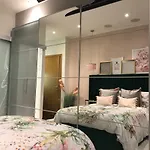 2 Bed Chic Apartment In Glasgow City Centre