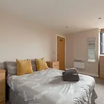 Modern Riverfront Apt. 10 Mins From Hydro/Secc