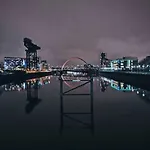 Riverside/Hydro Apartment With Parking